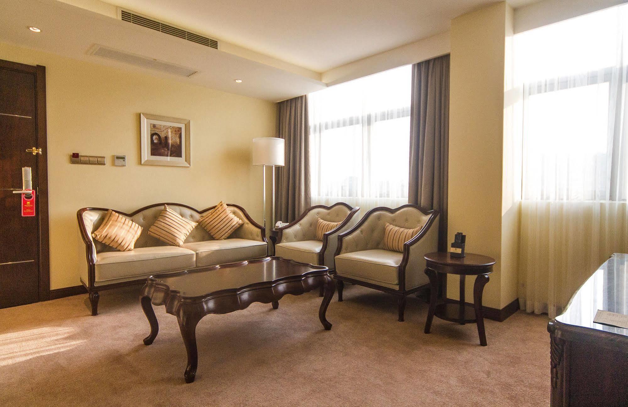 Tang Palace Hotel Akra Zewnętrze zdjęcie